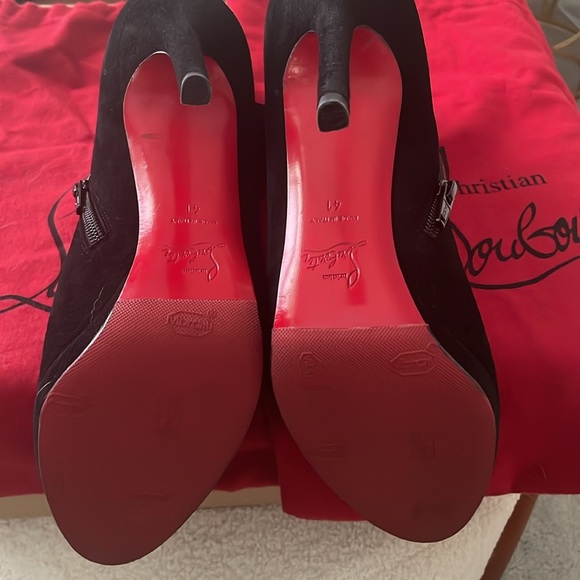 Christian Louboutin - Picture 2 of 4